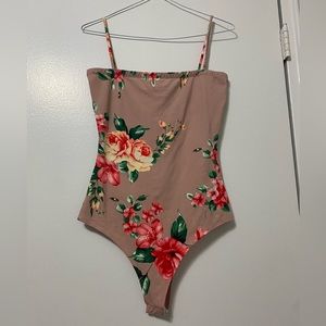 Never worn fashion Nova floral body suit!